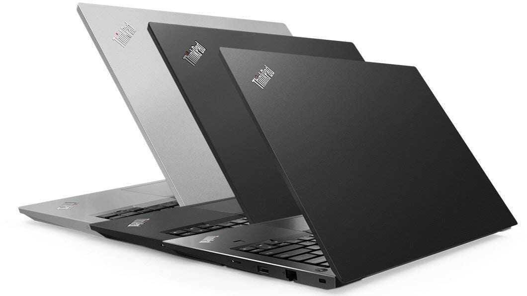 Lenovo и DataLine представляют услугу аренды оборудования 8 Три ноутбука Lenovo в черных и серых цветах наклонены назад