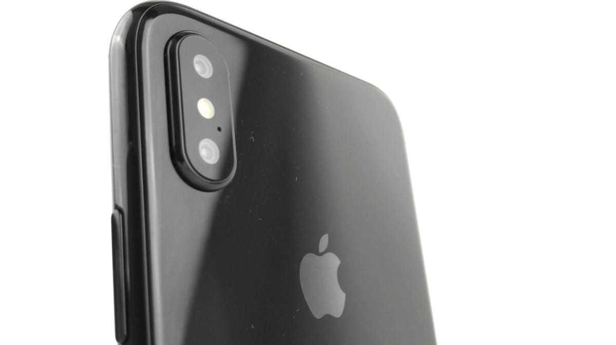Черная задняя панель iPhone XS Max с тремя камерами