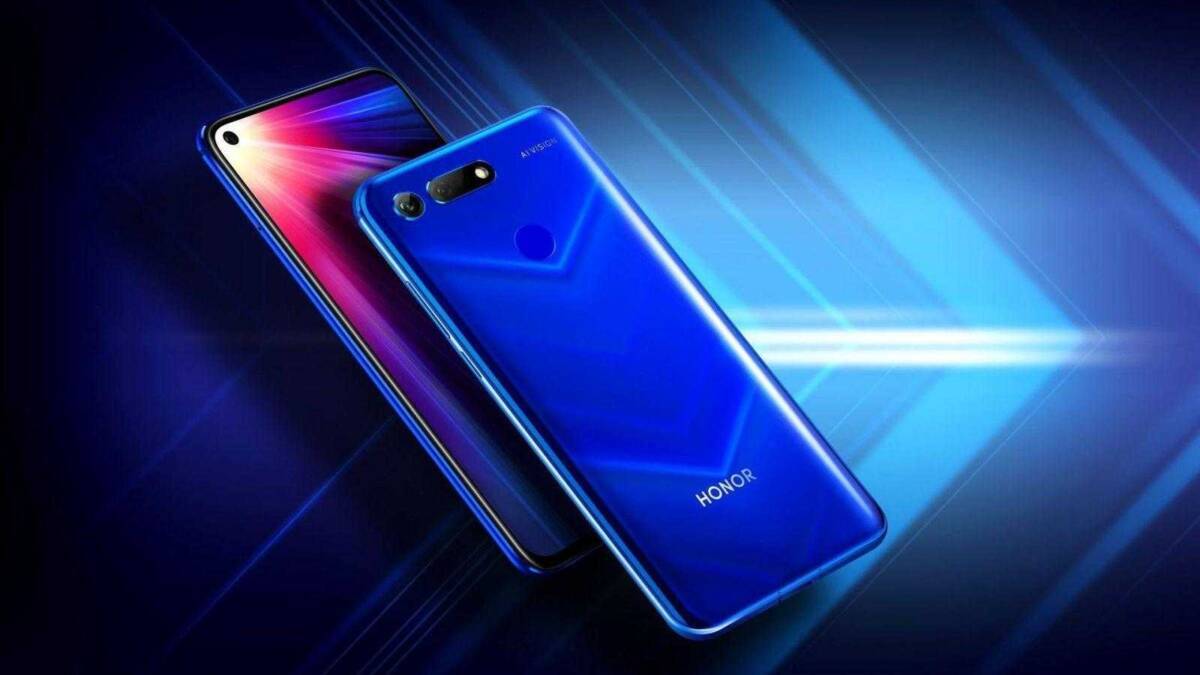 Смартфон Honor View 20 с задней панелью и тройной камерой