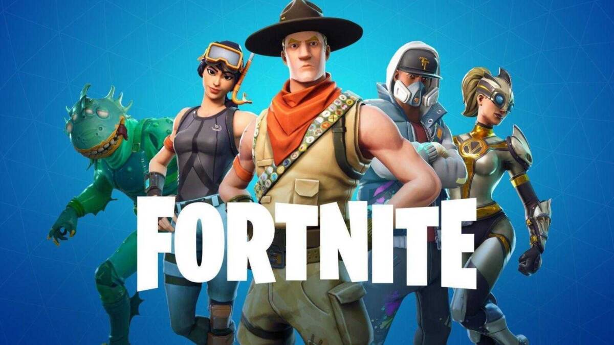Герои из игры Fortnite изображены на фоне синего экрана