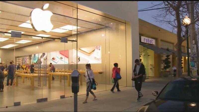 Витрина Apple Store с витриной и входом