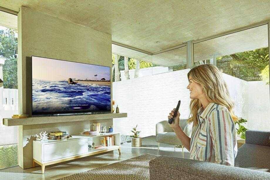 Современный интерьер гостиной с телевизором LG 2019