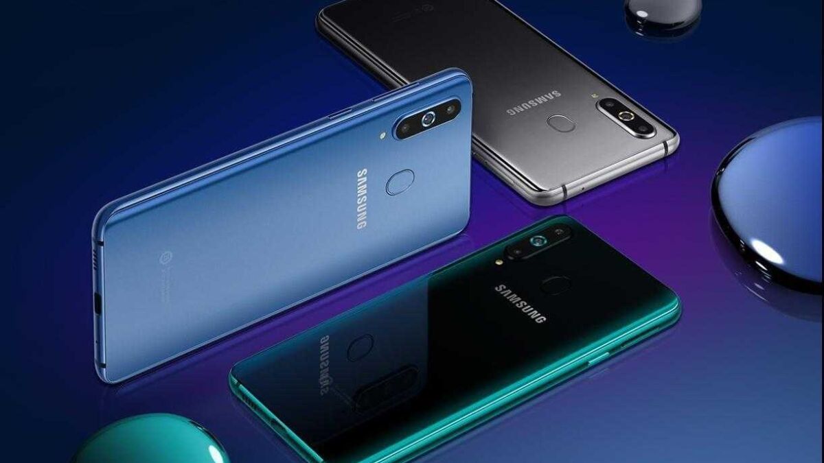 Три смартфона Samsung Galaxy A9 Pro вид сзади
