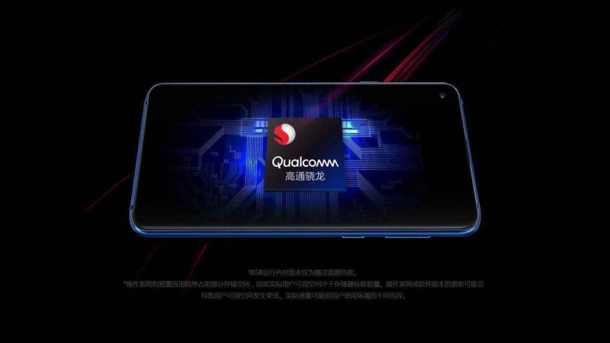 Samsung A9 Pro первым получит камеру в отверстии экрана 6 Смартфон Samsung A9 Pro с изображением экрана и логотипом Qualcomm