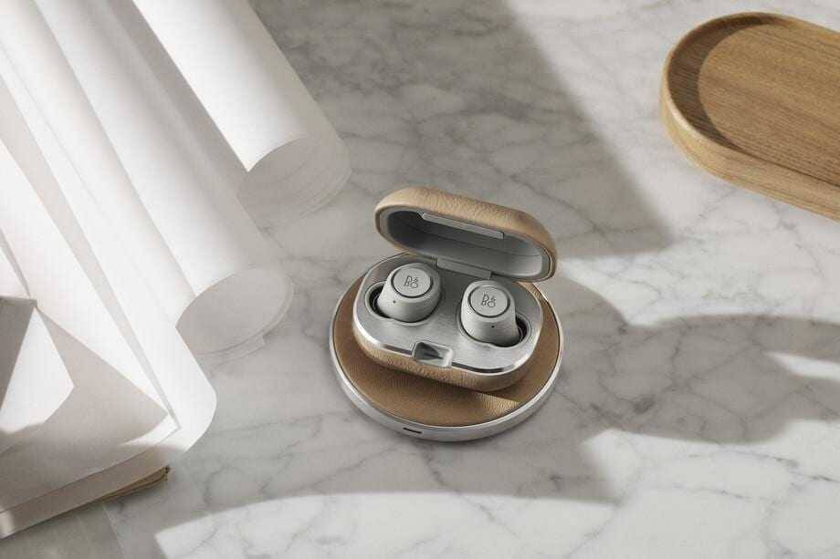 Наушники Bang & Olufsen Beoplay E8 в чехле