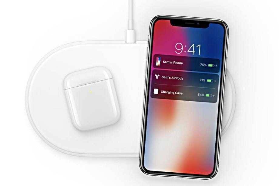 Беспроводная зарядка AirPower с iPhone и наушниками