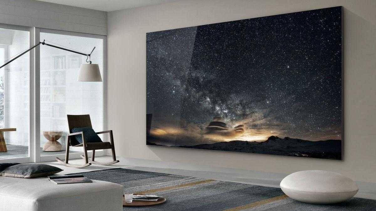 Большой телевизор Samsung MicroLED с изображением звёздного неба