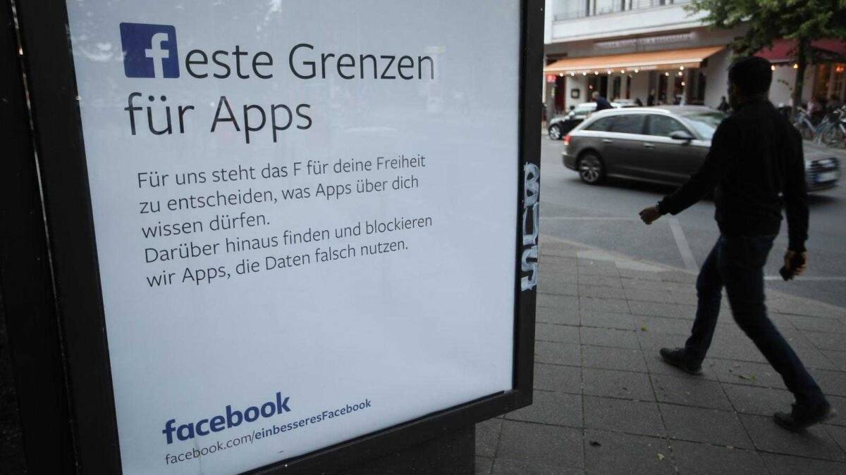 Германия хочет заставить Facebook прекратить сбор данных пользователей 4 Информационный щит с сообщением о защите данных в Facebook* на немецком языке