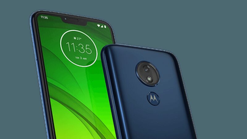 Смартфон Motorola Moto G7 с круглой камерой и синим корпусом