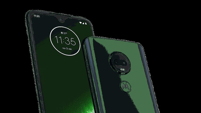 Смартфон Moto G7 спереди и сзади, дизайн и дисплей