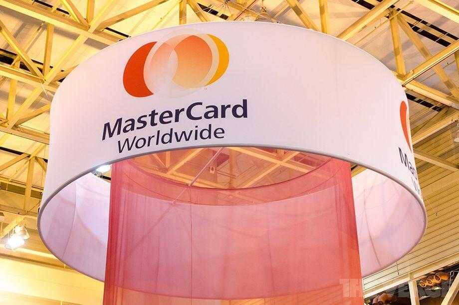 Круглый рекламный баннер Mastercard Worldwide на выставке