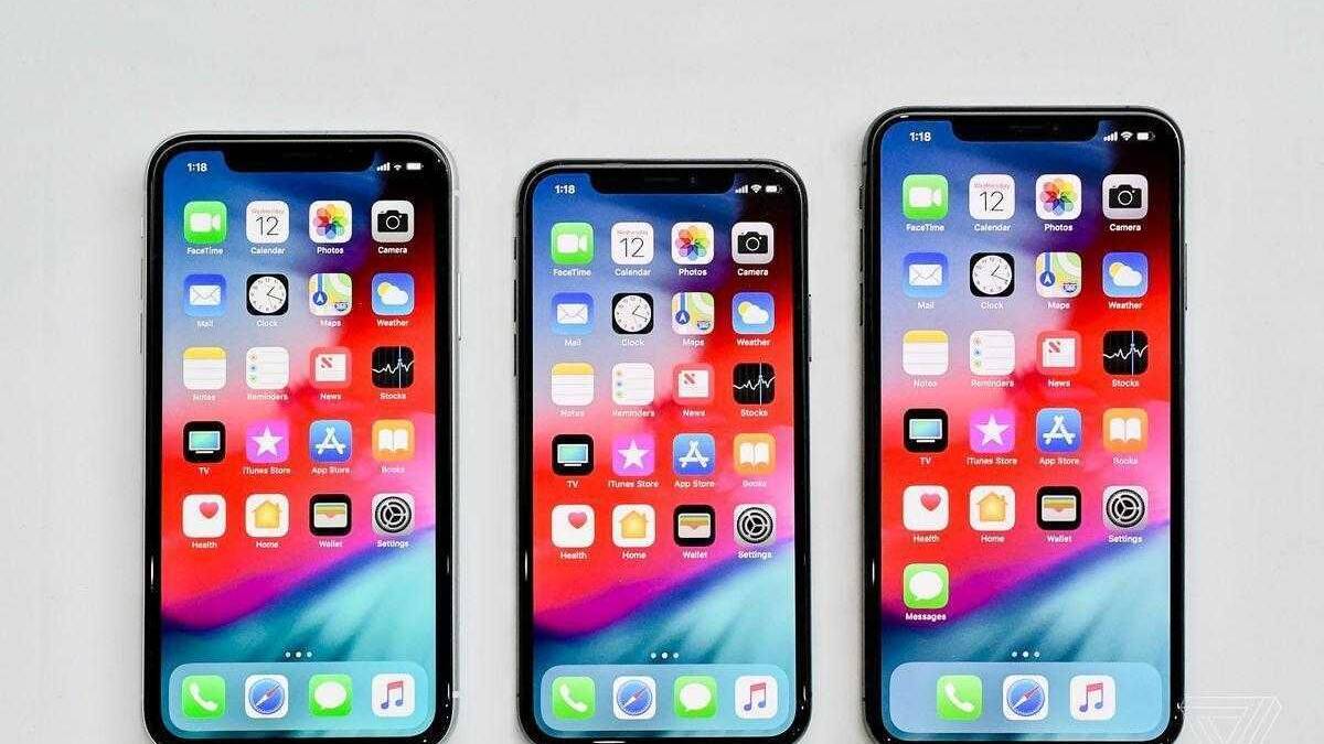 У iPhone XS Max будет 3 камеры 5 Три айфона iPhone XS Max с разными экранами и интерфейсами