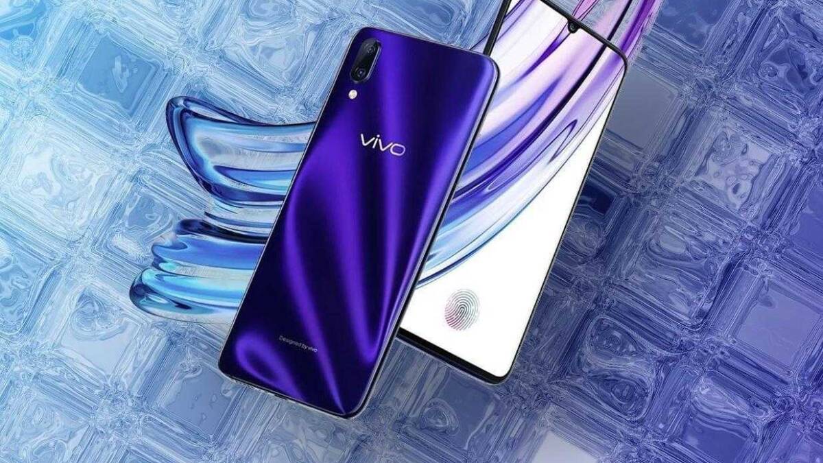 Старт продаж смартфонов Vivo Y91i и Vivo Y93 в России 5 Смартфон Vivo Y93 с глянцевым синим корпусом и сканером отпечатков пальцев на задней панели