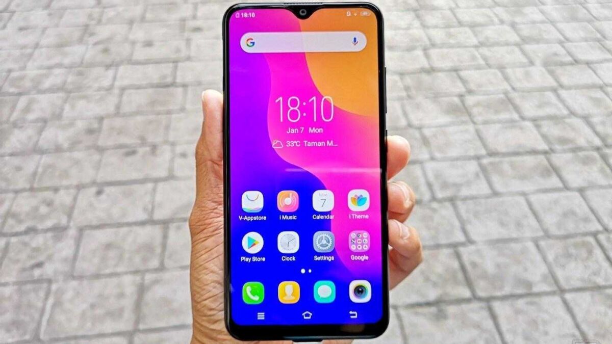 смартфон Lenovo с цветным экраном и интерфейсом