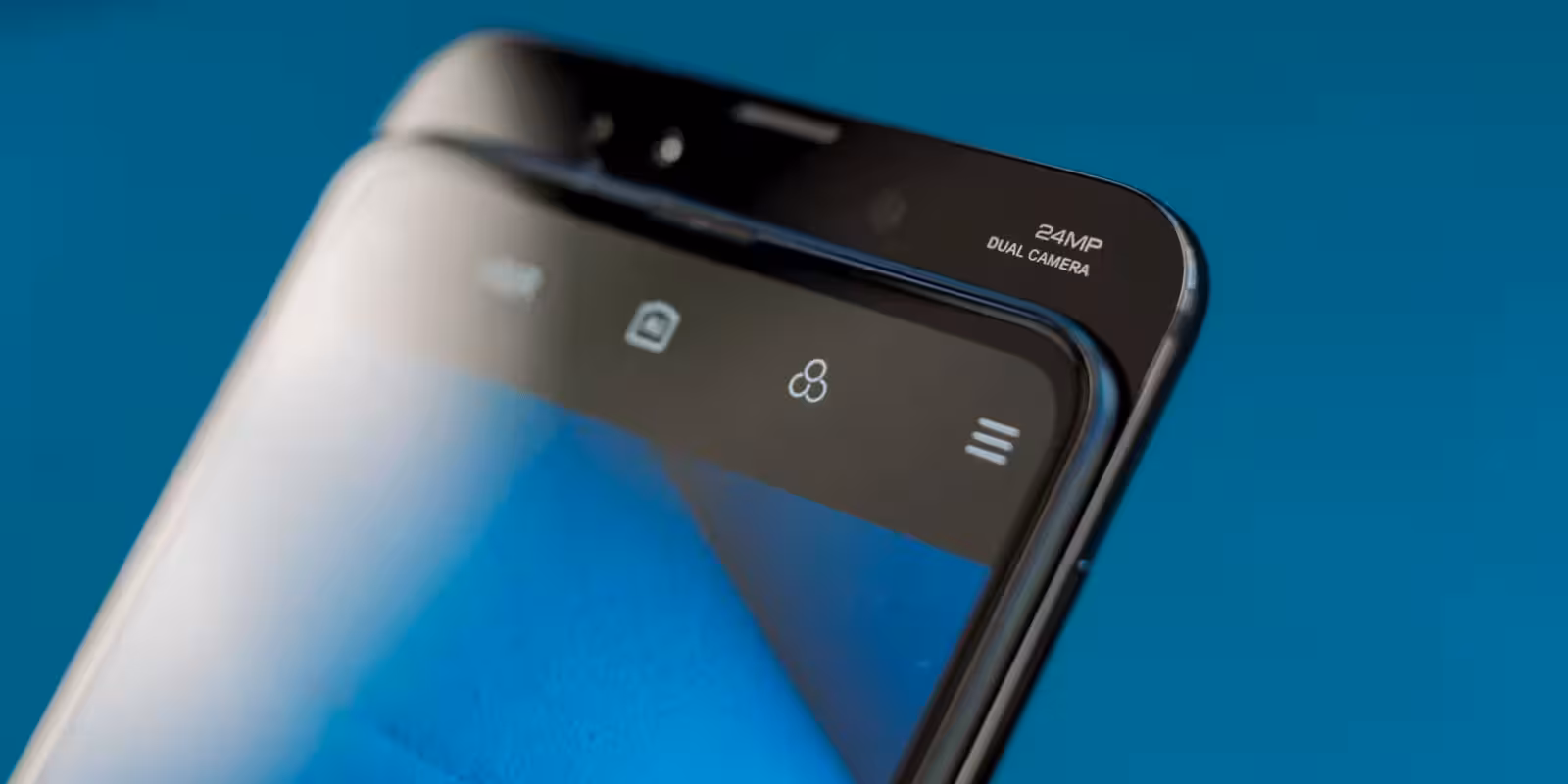 Экран смартфона Xiaomi Mi Mix 3 с интерфейсом камеры