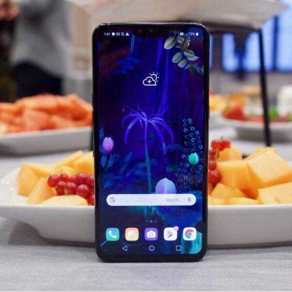 Hands on with the LG V50 ThinQ and its... dual display case