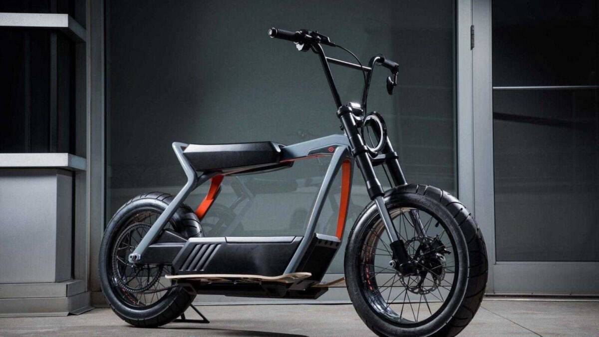 Электроскутер Harley-Davidson с гладкими колесами и рамой