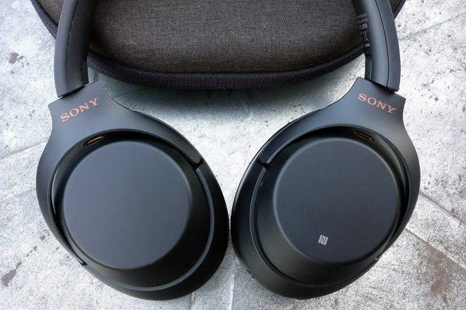 Наушники Sony с кожаным оголовьем и амбушюрами