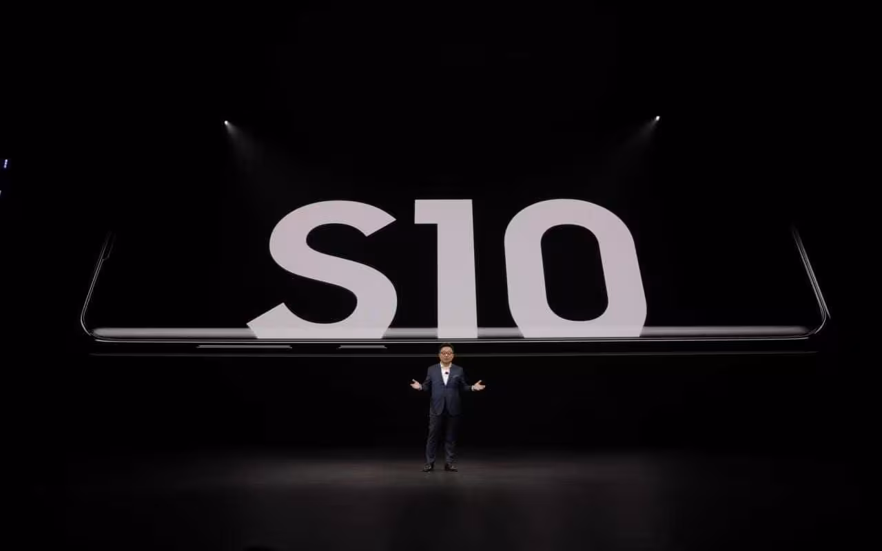 Samsung представил флагманский Galaxy S10+ 5 photo 2019 02 20 22 28 46