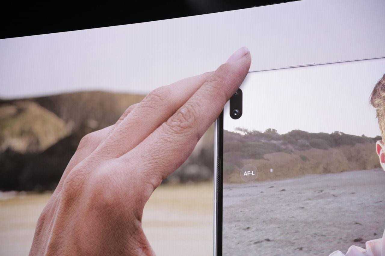 Samsung представил флагманский Galaxy S10+ 8 photo 2019 02 20 22 48 44