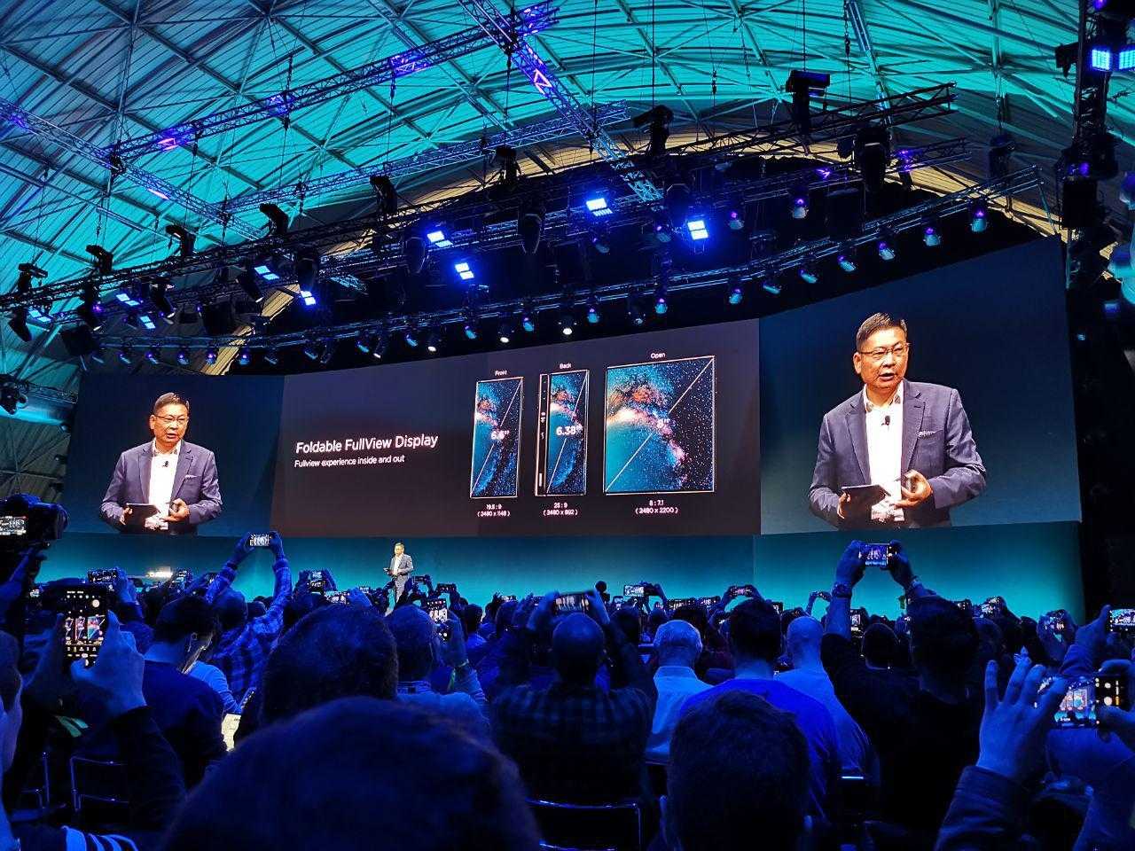 MWC 2019. Huawei представила свой первый сгибающийся смартфон Huawei Mate X с поддержкой 5G 7 photo 2019 02 24 17 28 00