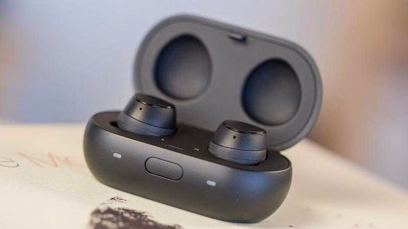 К Samsung Galaxy S10 бесплатно дадут наушники Galaxy Buds 2
