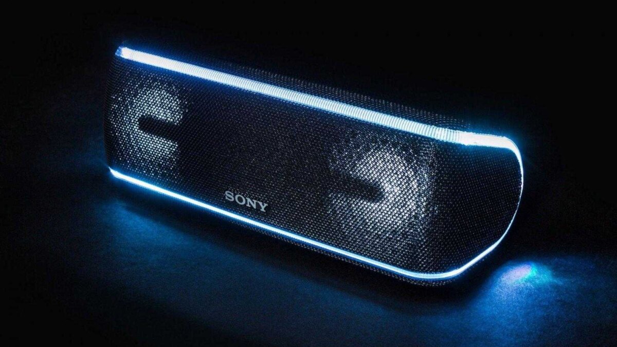 Колонка Sony Extra Bass засветилась в клипе Feduk 5 sony rugged bluetooth speaker gear patrol full lead
