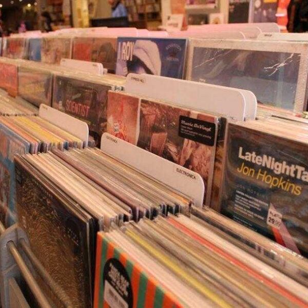 2015 vinylstore platoutrechtnl 03 030815 920x610 1