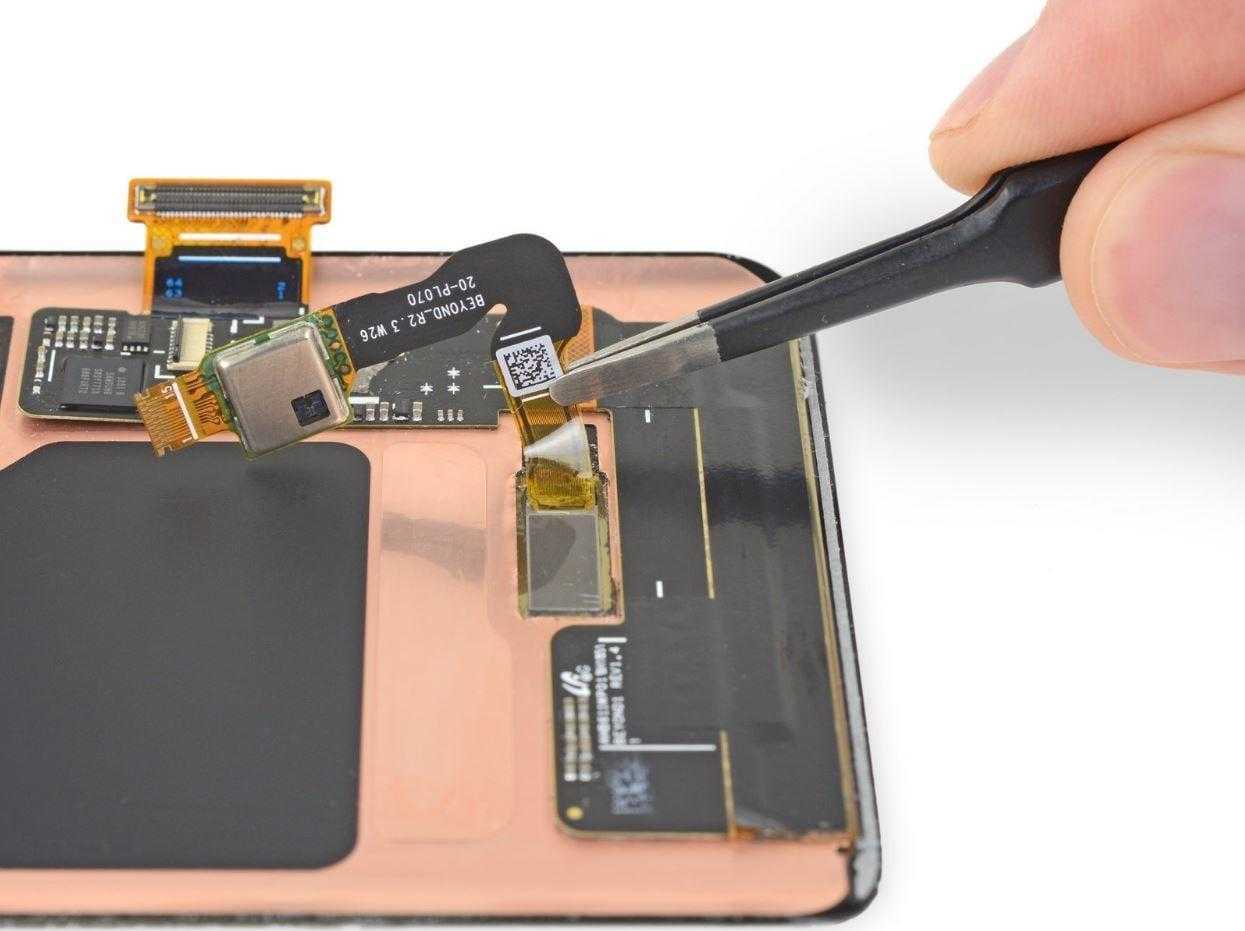 В iFixit разобрали Galaxy S10. Ремонтировать его будет сложно 6 ifixit s10 2
