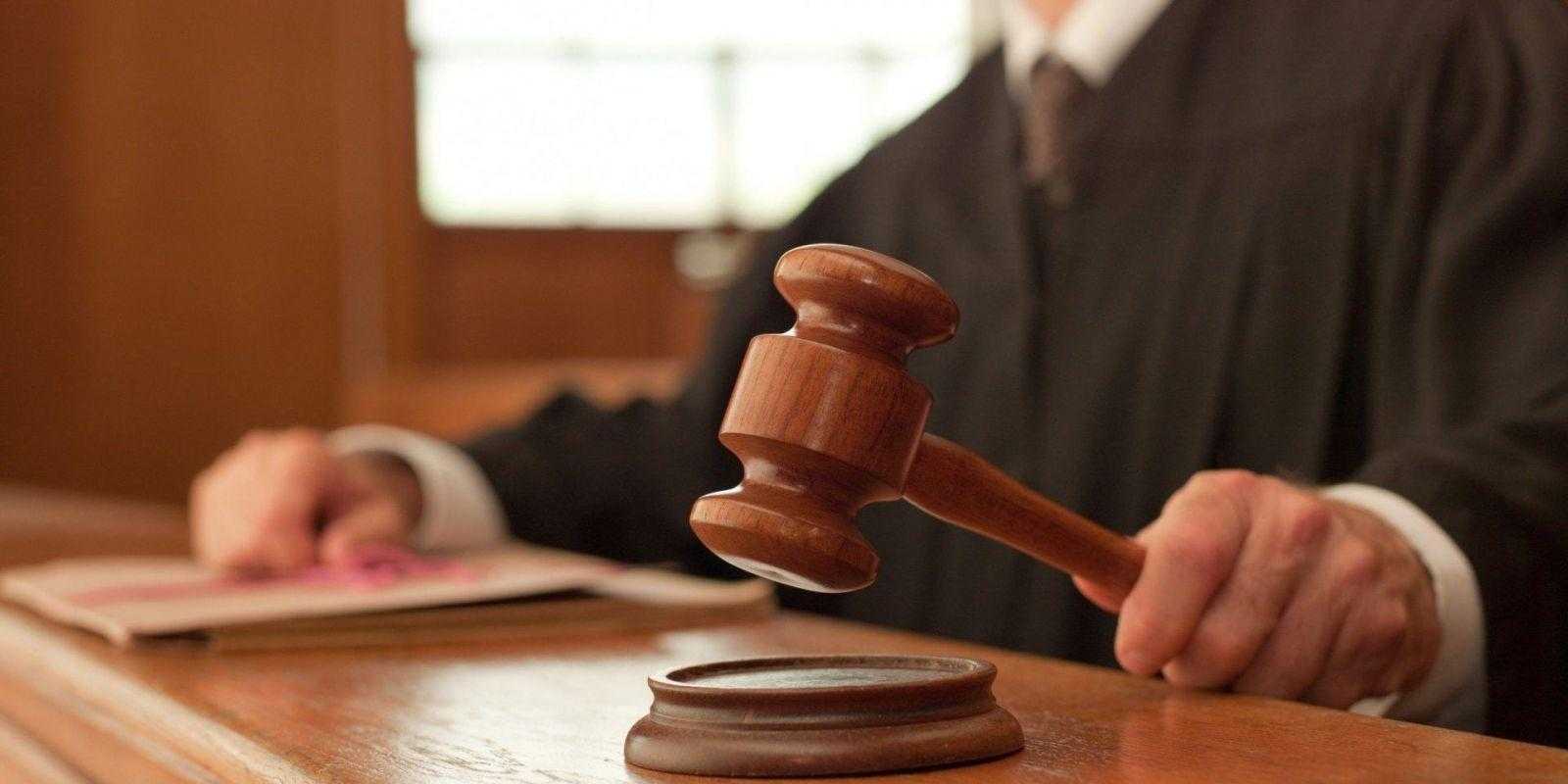 Huawei не признает обвинения в краже коммерческой тайны T-Mobile 3 judge gavel