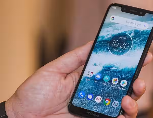 androidpit motorola one front2 w810h462