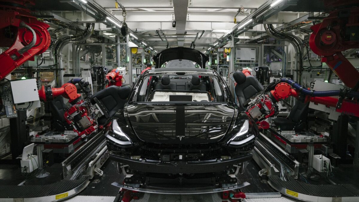 Apple наняла главу подразделения электромобилей из Tesla 2 dims 9