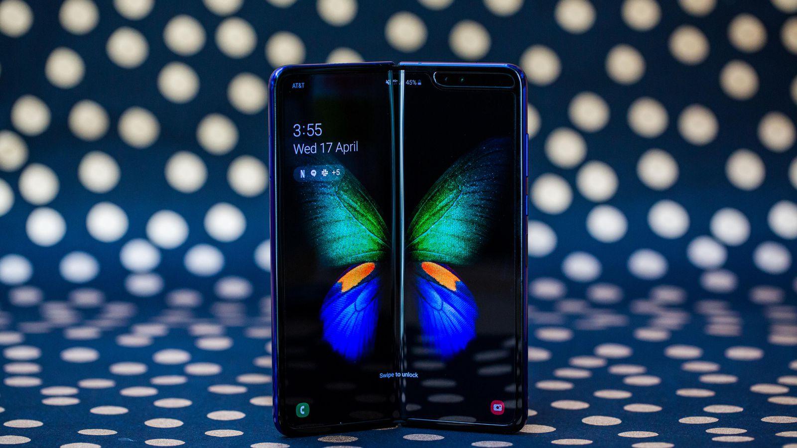 Samsung отложила запуск Galaxy Fold в Китае 3 galaxy galaxy fold 84