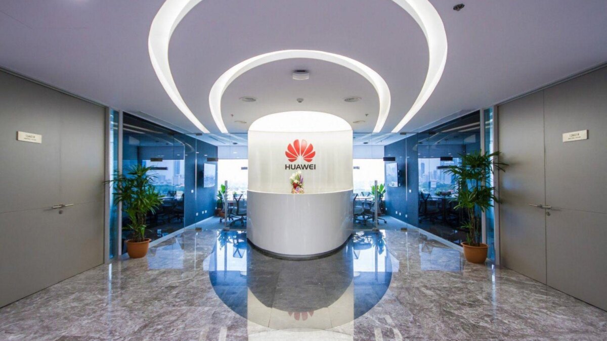 Huawei планирует обогнать Samsung и Apple 3 huawei gpf 2015 4364