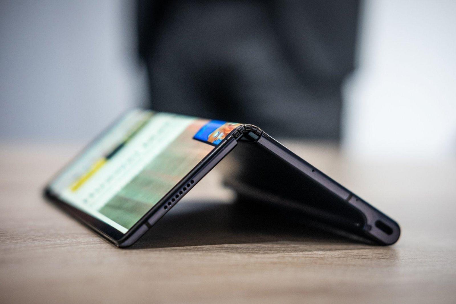 Cкладные телефоны на долгие годы останутся "нишевым продуктом" 4 huawei mate x opening 100789459 orig