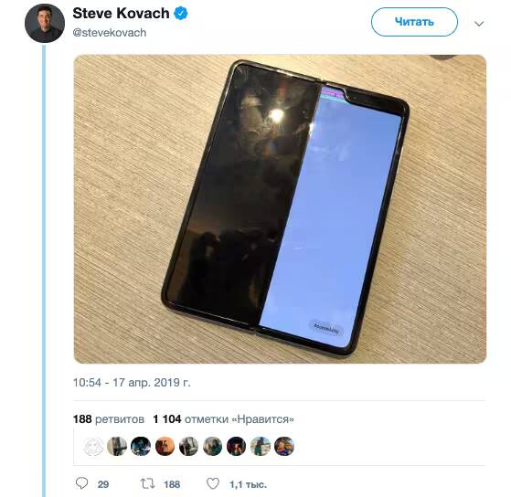 Складной телефон Galaxy Fold с экраном, сложенным и развернутым