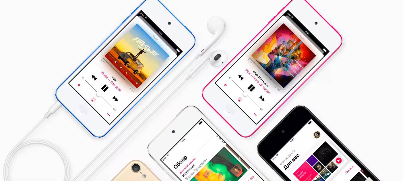Пять iPod touch с цветными рамками и интерфейсами