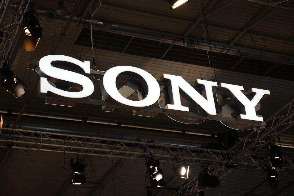 Sony работает над первым складным смартфоном Xperia F 2 the xperia f could arrive next year as sonys first foldable smartphone