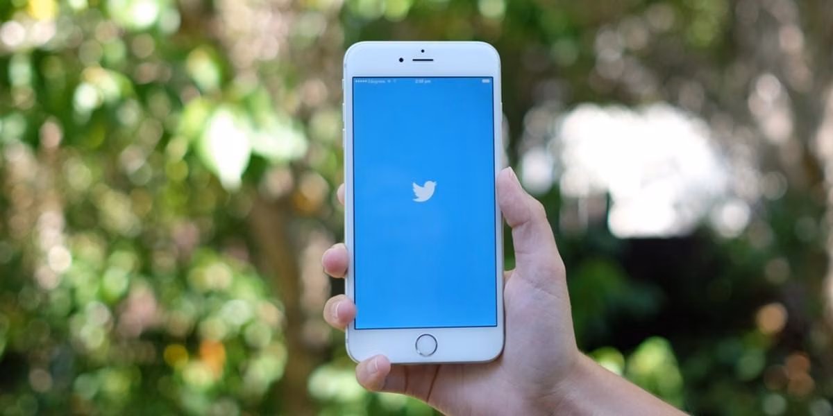Из-за бага Twitter собирал и передавал данные о местоположении пользователей 2 twitter feat tnw 1200x600 1