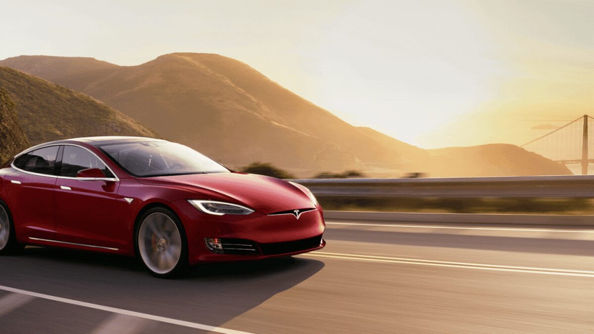 Таинственный автомобиль Tesla может быть обновлением Model S 3 2120x920 ms redsunset.0