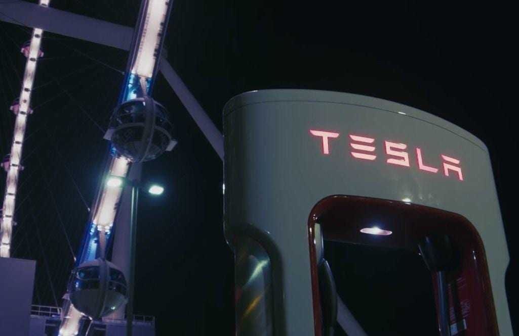 Tesla открывает станцию Vegas V3 Supercharger с питанием от солнечных батарей 9 dims 6