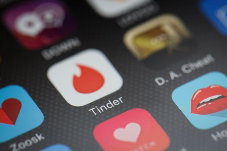 Tinder будет скрывать профили людей нетрадиционной сексуальной ориентации 5 gettyimages 625496288 5ab2c23c3418c60036096d1f