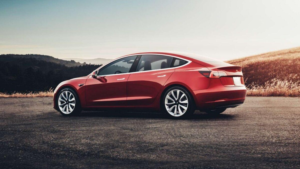 Tesla продала более 95 000 автомобилей весной 2019 года 2 tesla model 3 8134 1240x720 1