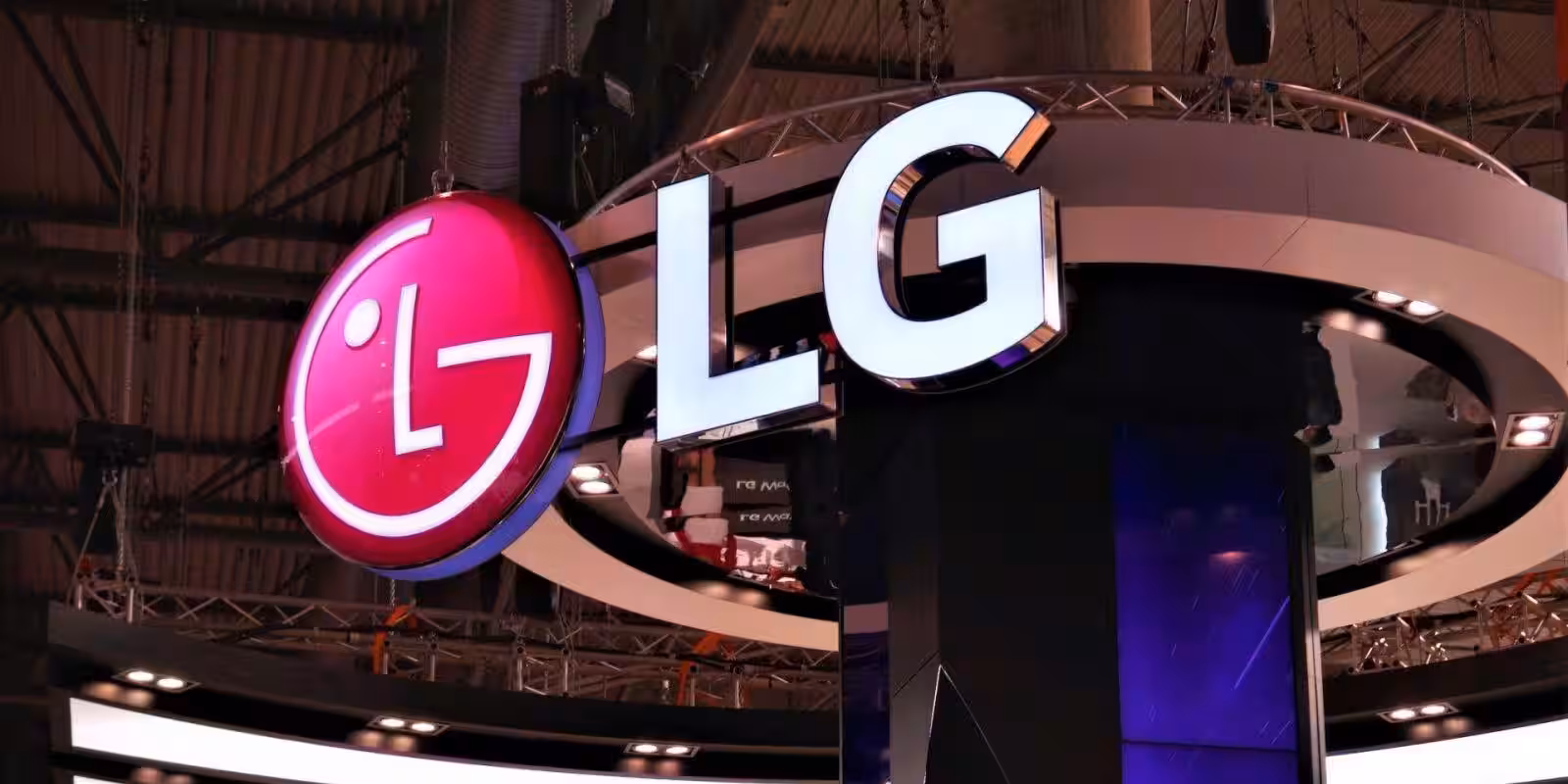 LG анонсировала новый смартфон LG Q70 2 44