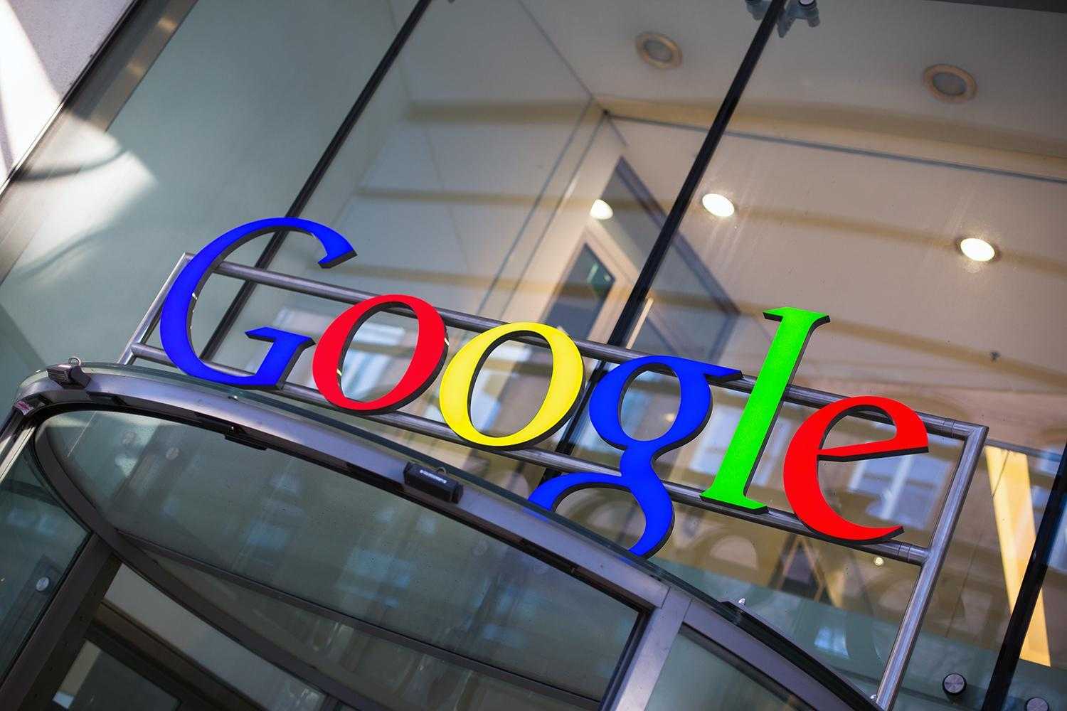 Корпорация Google начала сбор личных данных рядовых американцев 3 google headquarters sign 0