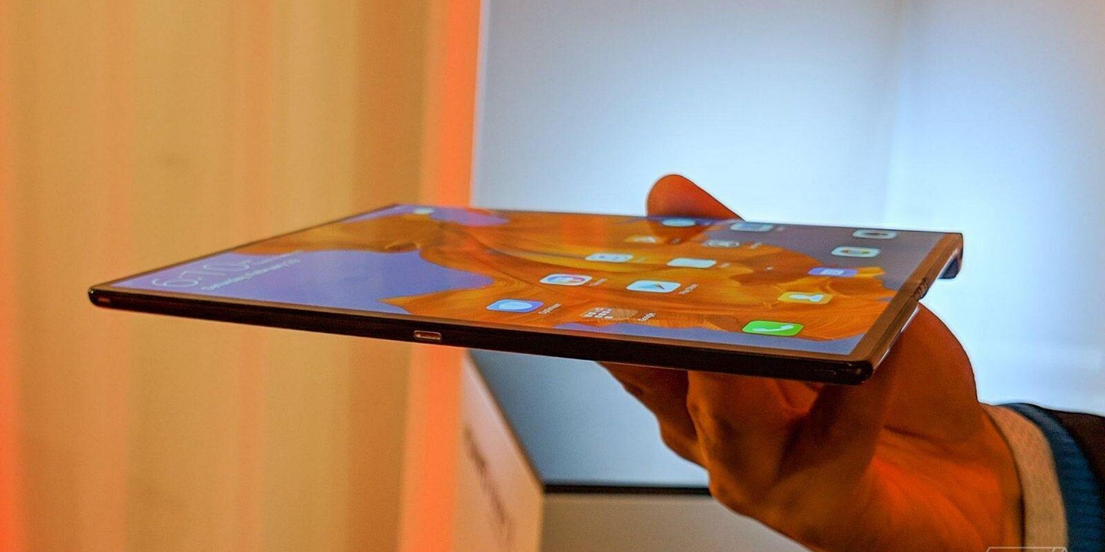 Huawei опять откладывает выход Huawei Mate X до ноября 3 huawei matex mwc19 vsavov3