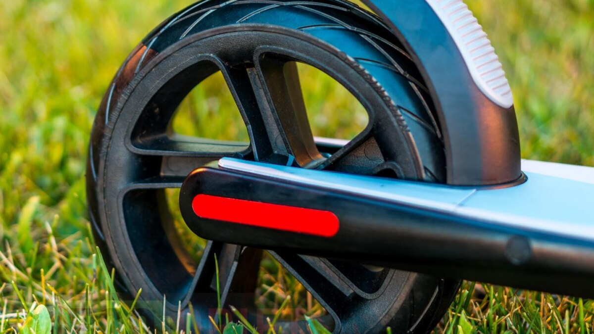 vneshnij vid ninebot by segway kickscooter es1 26