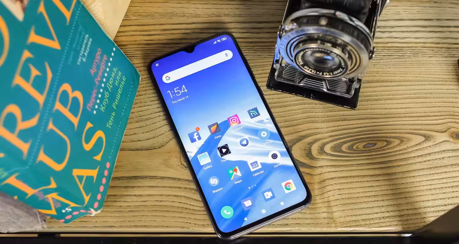Xiaomi представила улучшенную версию Mi 9 2 xiaomi mi 9 1 of 22
