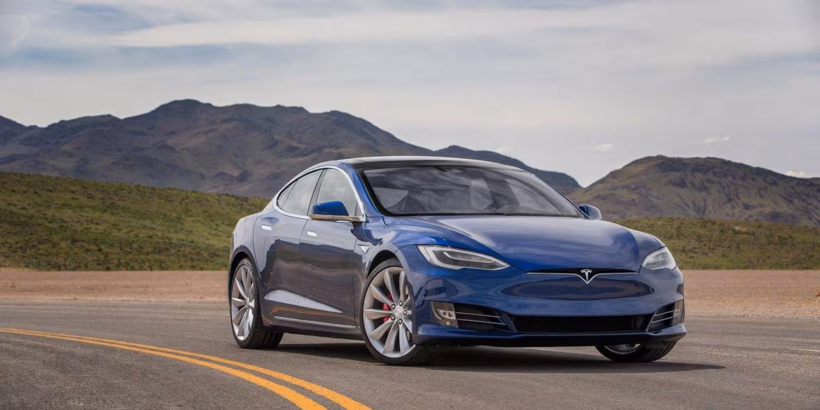 Некоторые пассажиры Tesla оказались заблокированы в своих авто 5 58