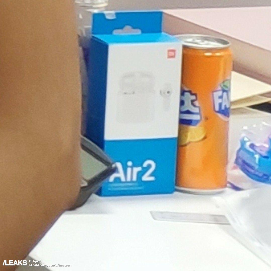 Xiaomi представила новую беспроводную зарядку, портативный аккумулятор Mi Powerbank 3 и наушники Xiaomi Air 2 5 mi air 2 bluetooth earphones b large